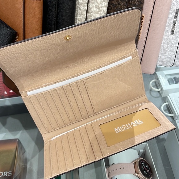 MICHAEL KORS JET SET TRAVEL LARGE TRIFOLD WALLET BUFF COLOR - Picture 15 of 16